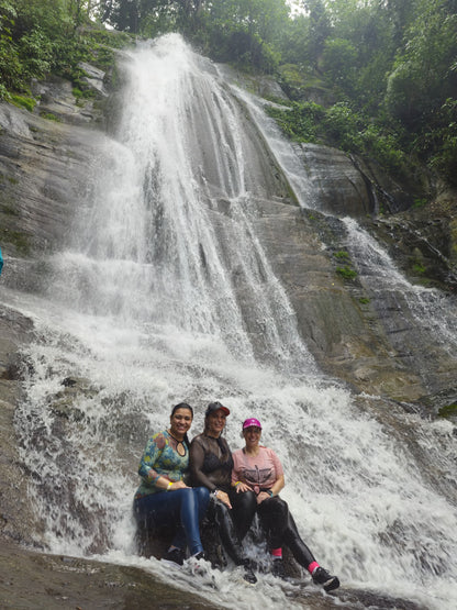 Senderismo a Cascada La Neverita 🏞️