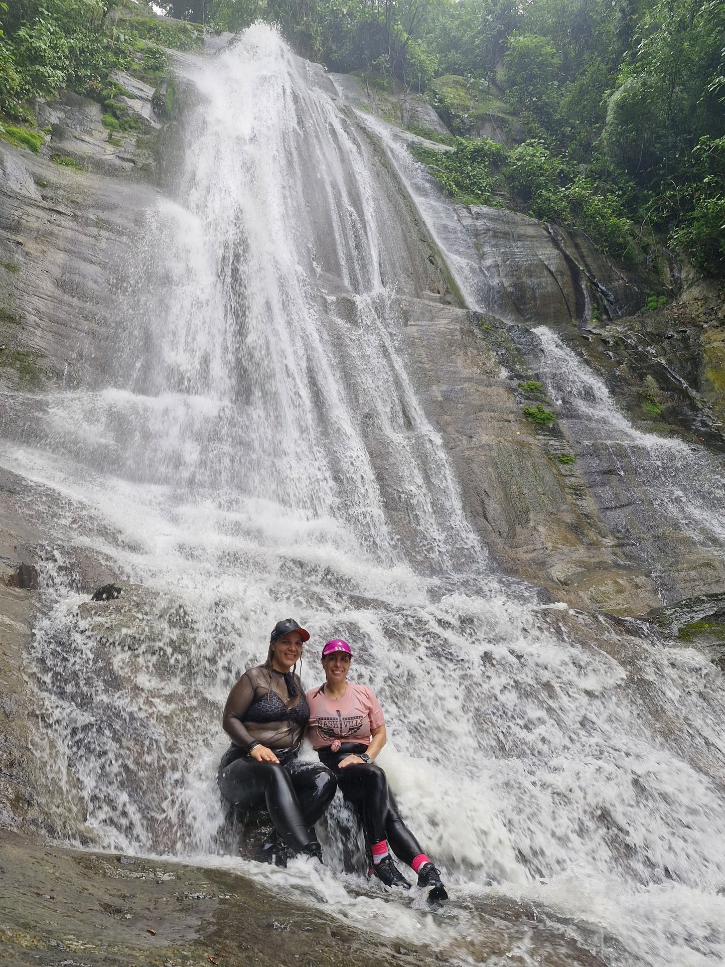 Senderismo a Cascada La Neverita 🏞️